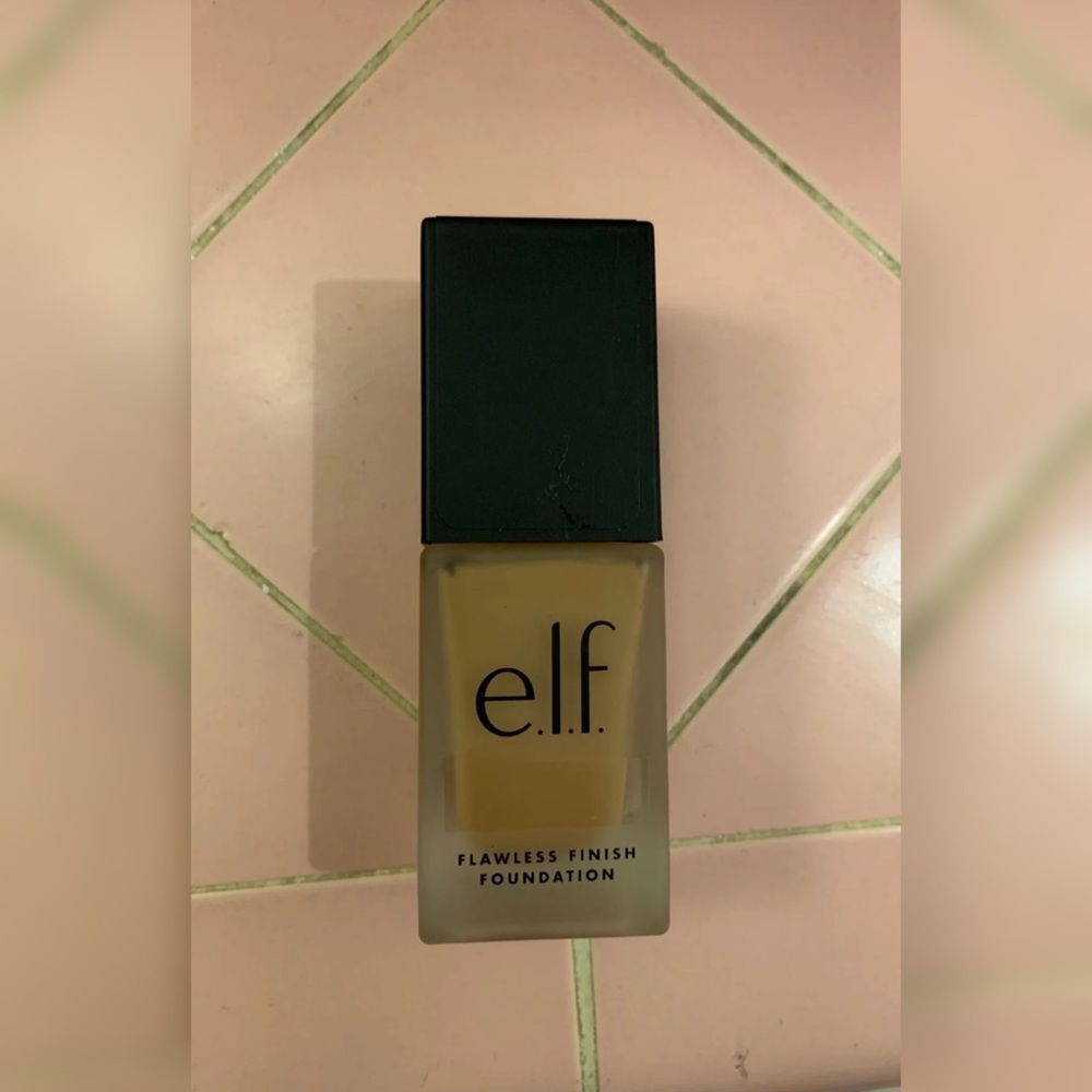 e .l .f Flawless Finish Foundation